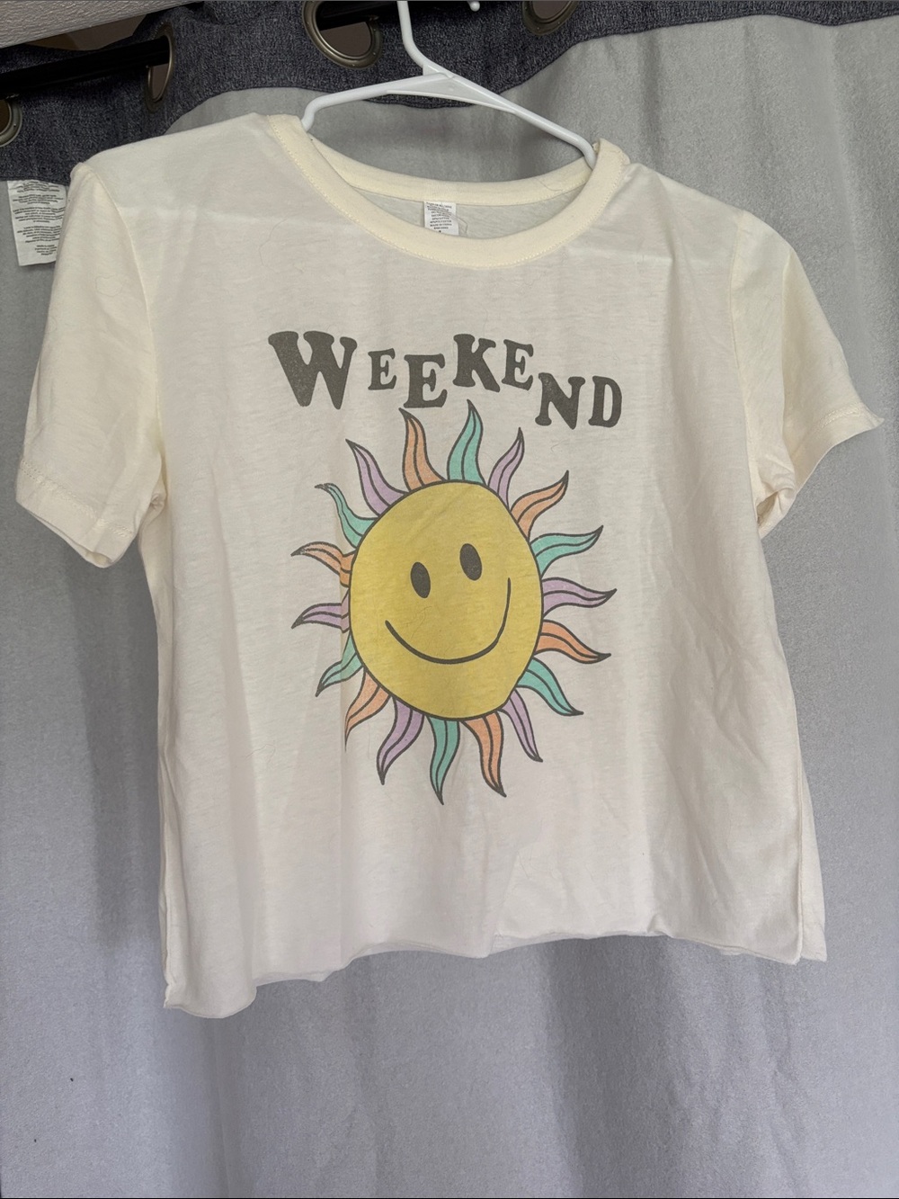 NWOT Weekend Graphic Crop Tee in Cream